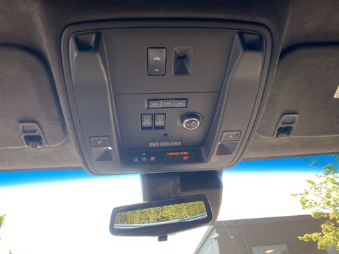 Used 2020 Cadillac Escalade ESV Platinum AWD/4WD image 27