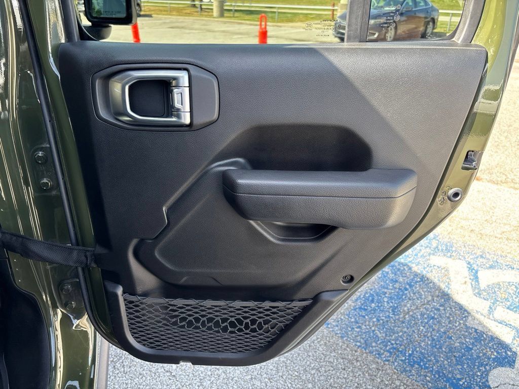 Used 2023 Jeep Wrangler Unlimited AWD/4WD image 17