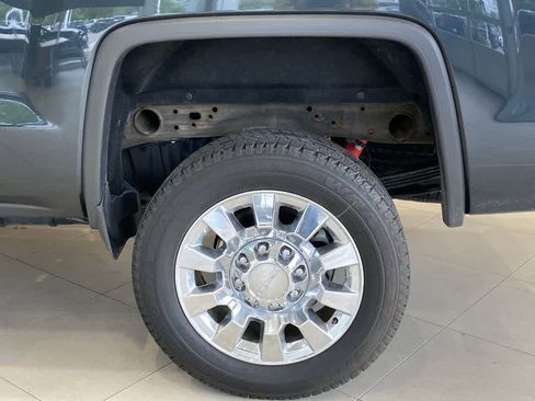 Used 2019 GMC Sierra 2500 Denali w/ Suspension Package, Off-Road AWD/4WD image 13