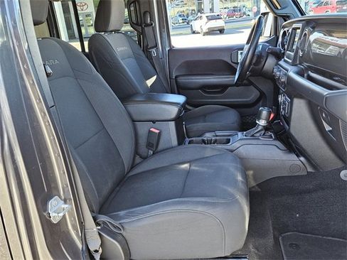 Used 2019 Jeep Wrangler Unlimited Sahara image 14