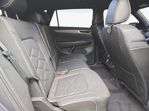 Used 2024 Volkswagen Atlas Cross Sport SE FWD image 35