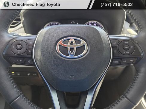 Used 2021 Toyota RAV4 XLE Premium image 14