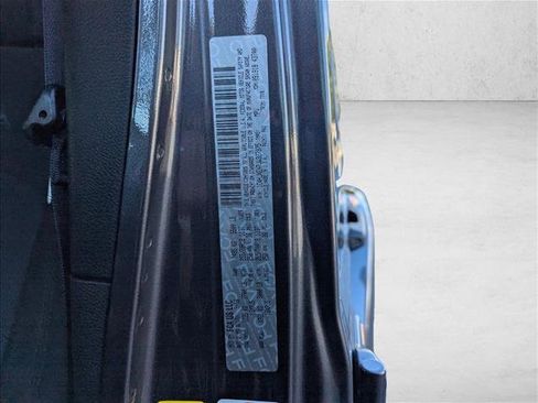 Used 2018 Jeep Wrangler Unlimited Sahara image 29