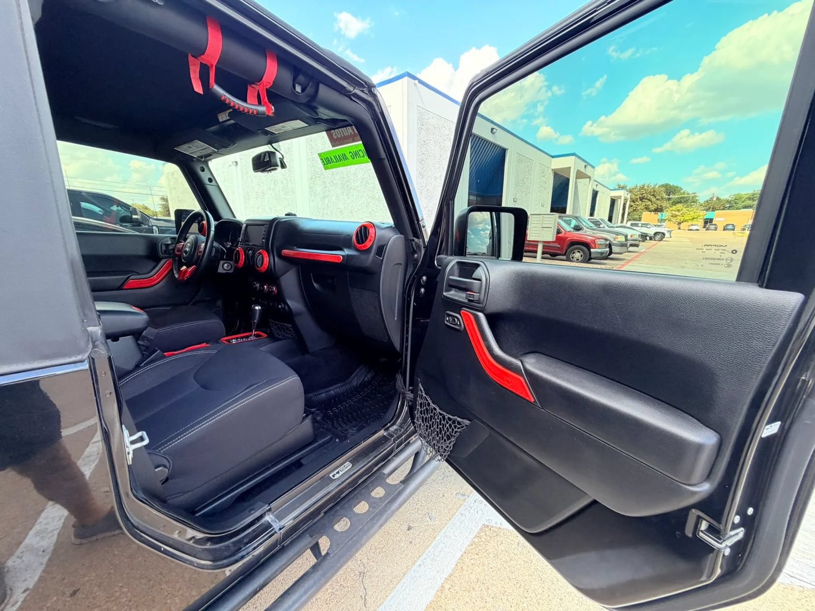 Used 2017 Jeep Wrangler Sahara w/ Connectivity Group AWD/4WD image 14
