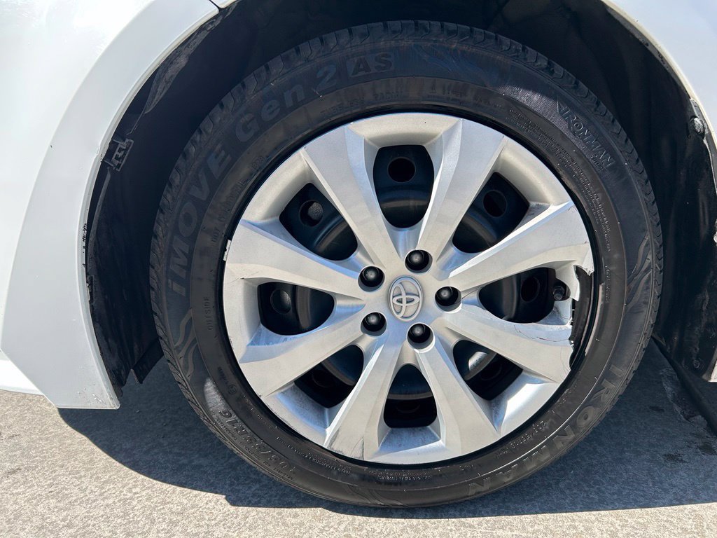 Used 2020 Toyota Corolla LE FWD image 32