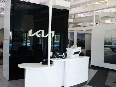 Used 2023 Jeep Grand Cherokee L Laredo w/ Luxury Tech Group I image 9