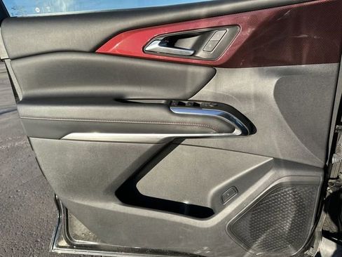 Used 2024 Chevrolet Traverse Z71 image 21