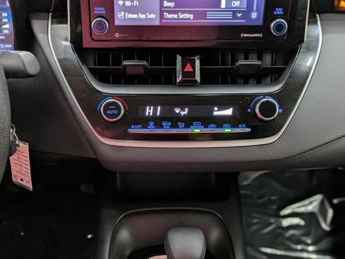 Used 2021 Toyota Corolla LE image 29