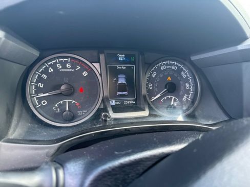 Used 2023 Toyota Tacoma TRD Off-Road AWD/4WD image 12