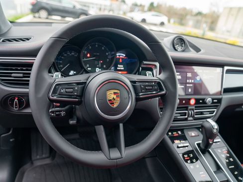 New 2026 Porsche Macan image 14
