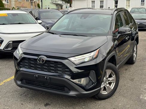 Used 2022 Toyota RAV4 XLE image 3