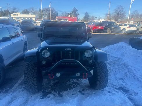 Used 2015 Jeep Wrangler Unlimited Sahara w/ Connectivity Group image 2