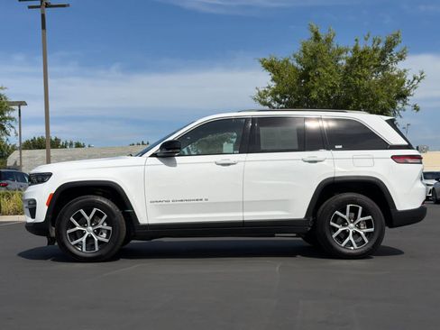 Used 2024 Jeep Grand Cherokee Limited w/ Trailer Tow Package AWD/4WD image 9