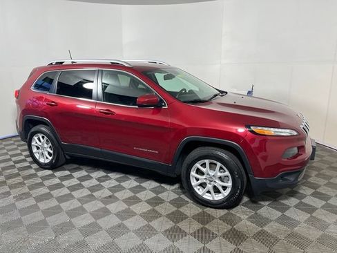 Used 2017 Jeep Cherokee Latitude w/ Cold Weather Group AWD/4WD image 13