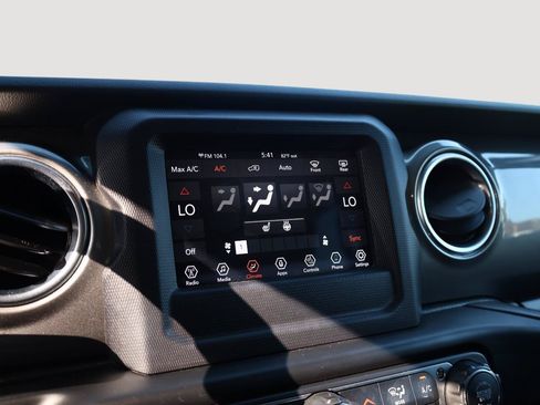 Used 2020 Jeep Wrangler Unlimited Sahara w/ Cold Weather Group AWD/4WD image 32