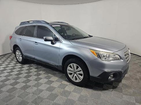 Used 2015 Subaru Outback 2.5i Premium AWD/4WD image 3