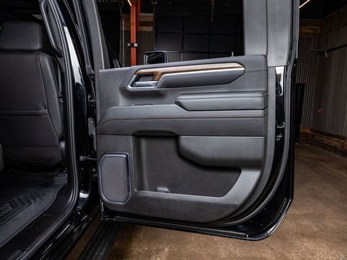 Used 2025 Chevrolet Silverado 2500 High Country w/ High Country Premium Package image 39