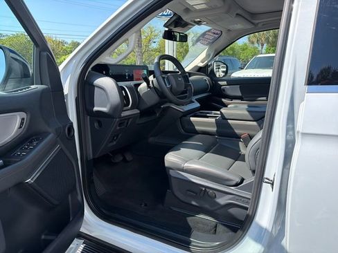 Used 2025 Ford Expedition Active image 9