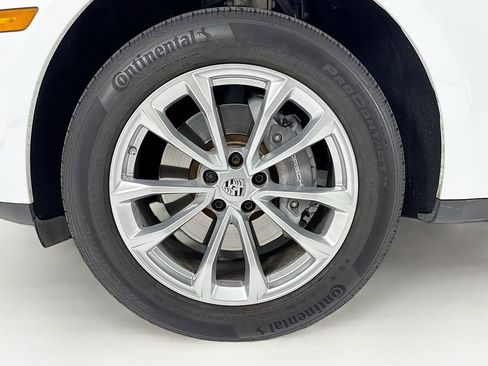 Certified 2024 Porsche Macan AWD/4WD image 33
