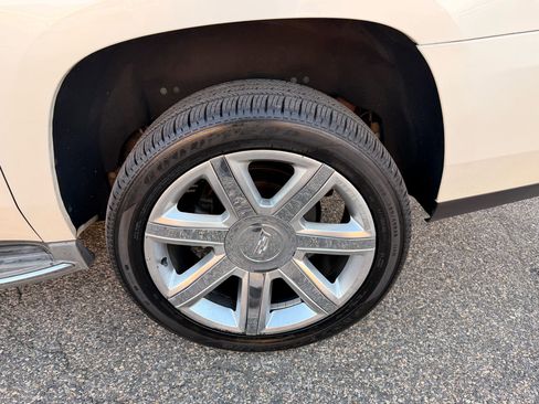 Used 2015 Cadillac Escalade ESV Luxury image 34