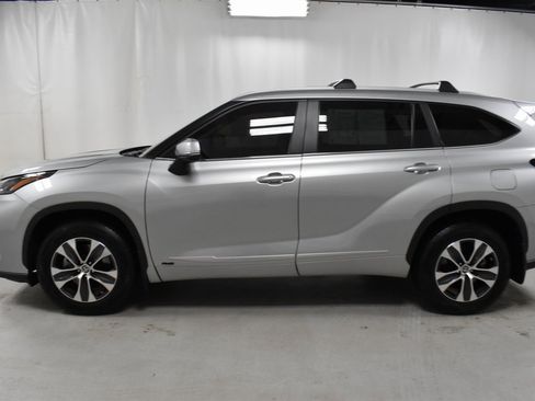 Used 2023 Toyota Highlander XLE image 8