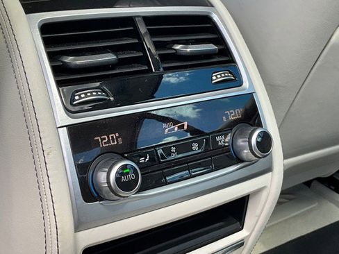 Used 2017 BMW 750i RWD image 34
