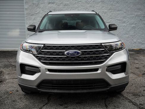 Used 2023 Ford Explorer XLT image 4