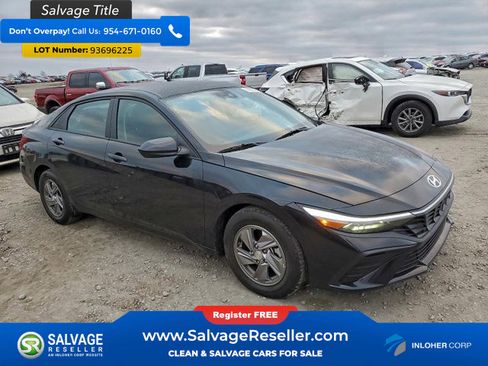 Used 2024 Hyundai Elantra SE FWD image 5