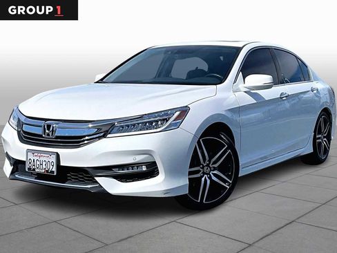 Used 2017 Honda Accord Touring image 1