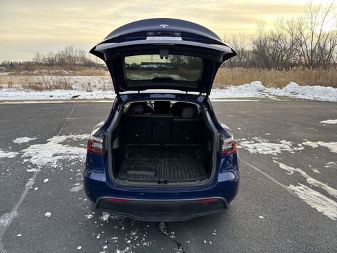 Used 2021 Tesla Model Y Long Range image 25