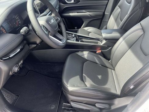 New 2026 Jeep Compass Latitude image 10