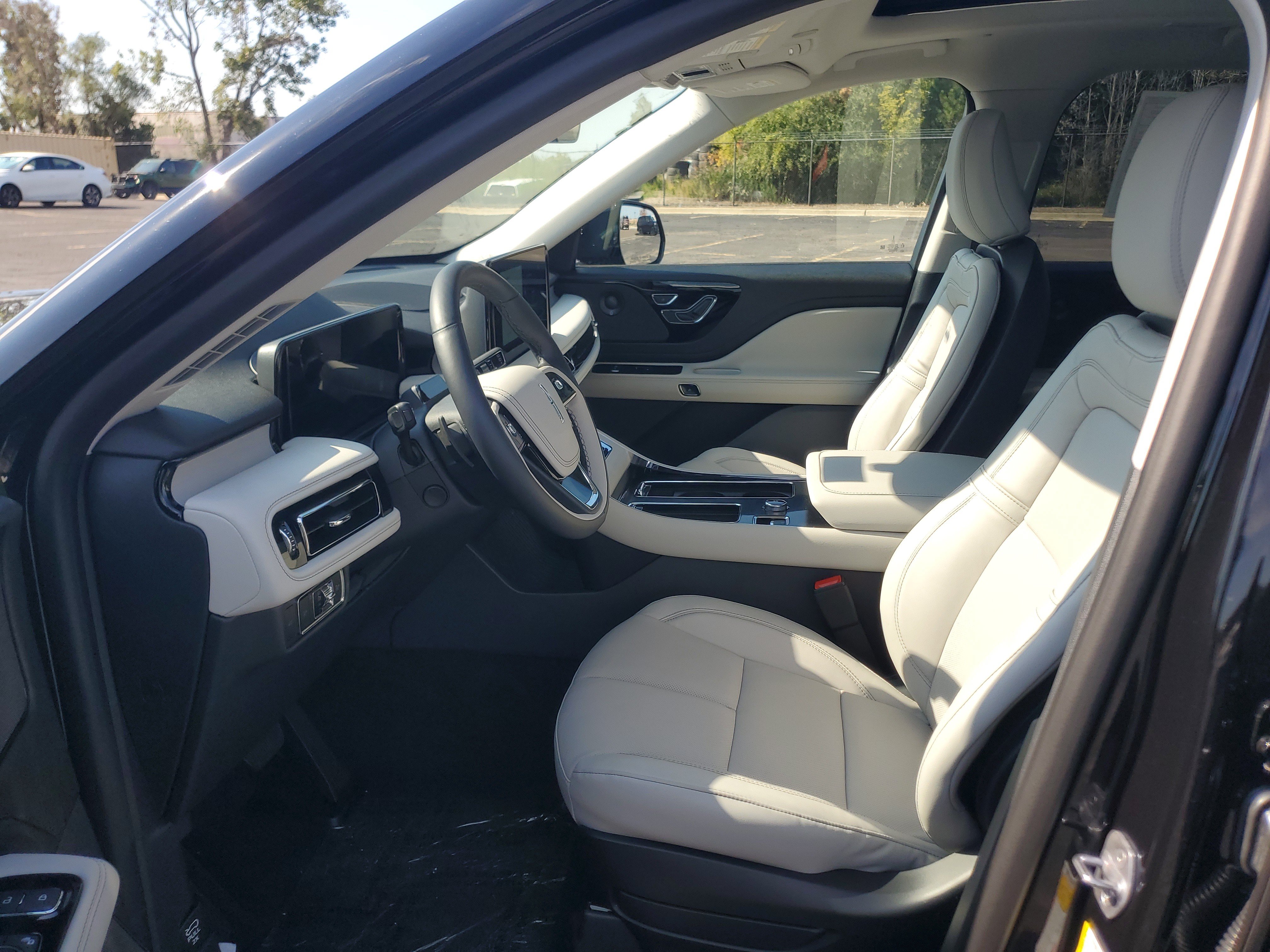 New 2027 Lincoln Aviator Reserve w/ Jet Appearance Package AWD/4WD image 10