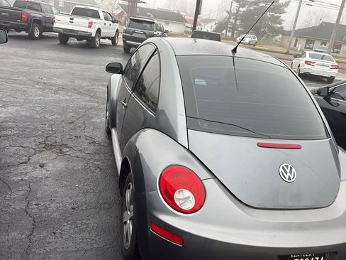 Used 2006 Volkswagen Beetle Coupe image 2
