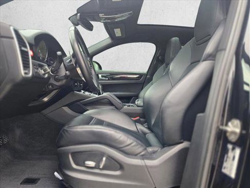 Used 2021 Porsche Cayenne Coupe image 14