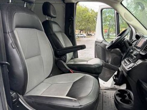 Used 2025 RAM ProMaster 2500 w/ Convenience Group FWD image 17