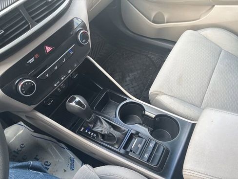Used 2019 Hyundai Tucson SE FWD image 17