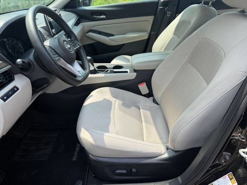 Used 2025 Nissan Altima 2.5 SV FWD image 27