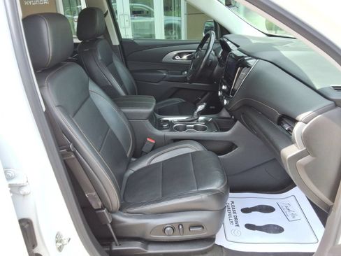Used 2021 Chevrolet Traverse LT w/ LT Premium Package AWD/4WD image 33