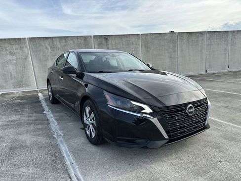 Used 2024 Nissan Altima 2.5 S FWD image 19