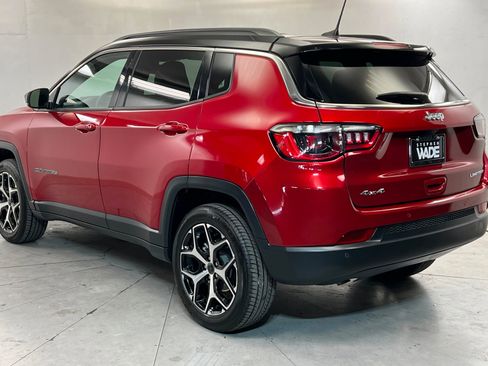 Used 2025 Jeep Compass Limited AWD/4WD image 3