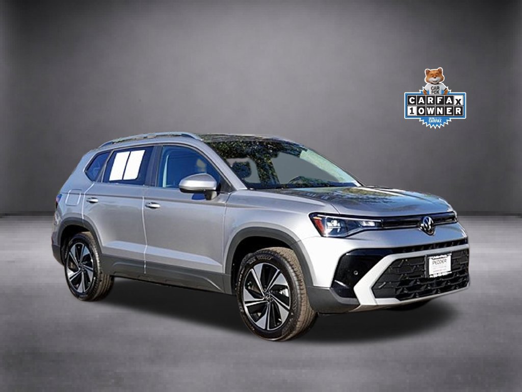Used 2025 Volkswagen Taos SE AWD/4WD image 2
