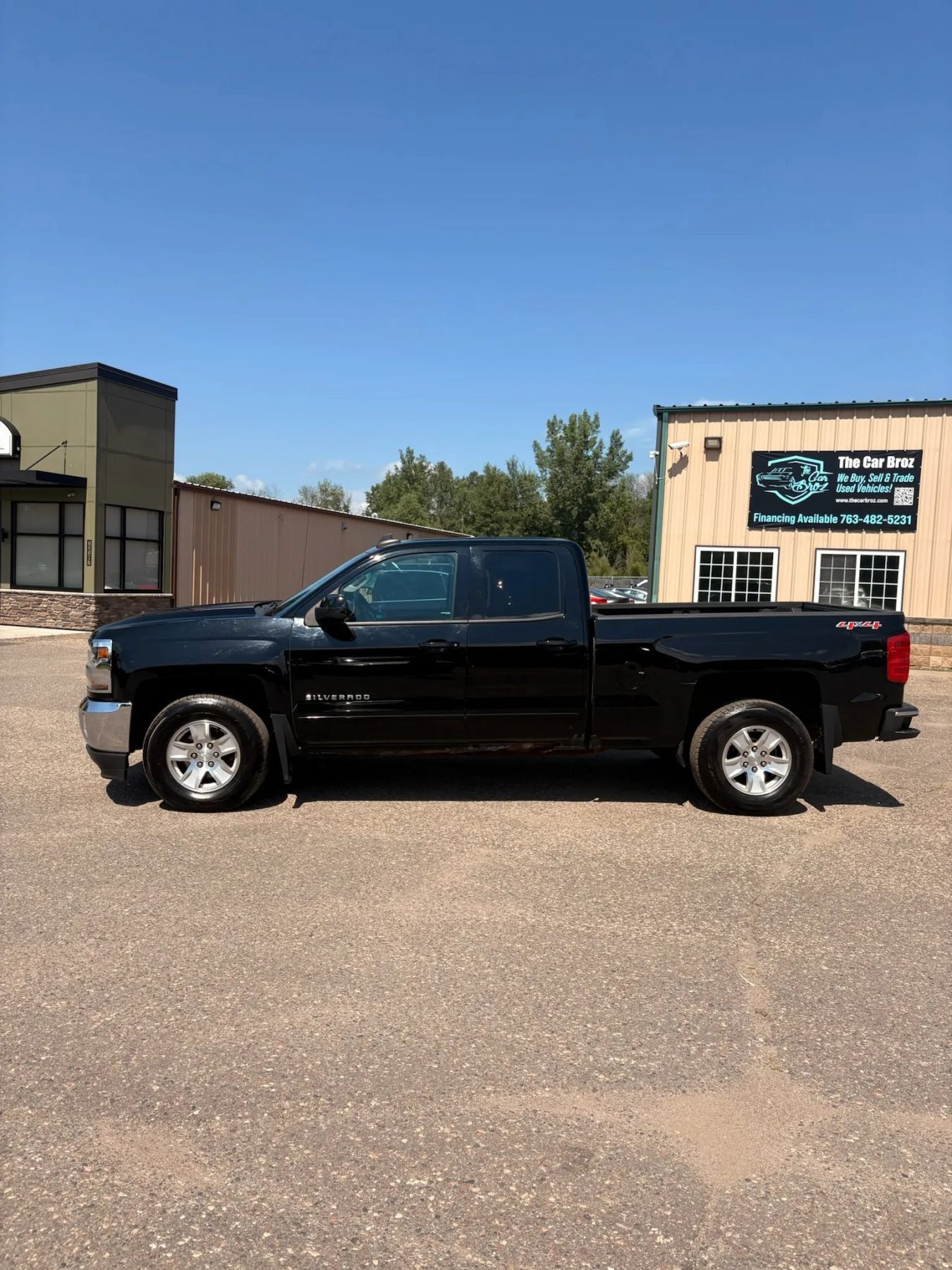 Used 2017 Chevrolet Silverado 1500 LT w/ All Star Edition AWD/4WD image 7