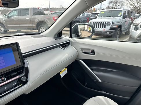 New 2026 Toyota Corolla Cross LE image 31