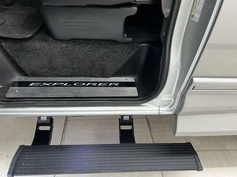 Used 2021 Chevrolet Express 3500 LS w/ Chrome Appearance Package RWD image 10