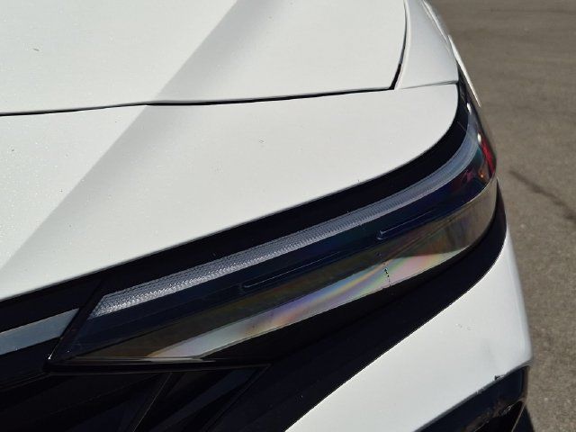 Used 2025 Hyundai Elantra Limited FWD image 9