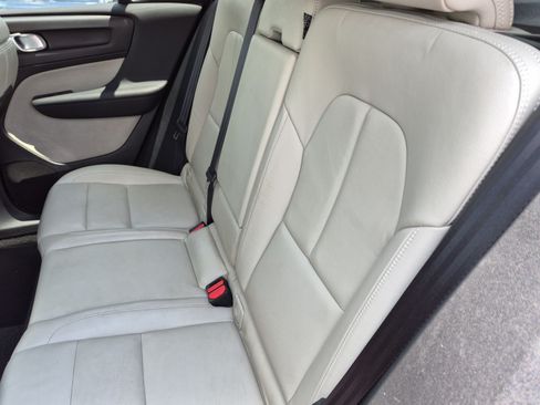 Used 2019 Volvo XC40 T4 Momentum FWD image 29