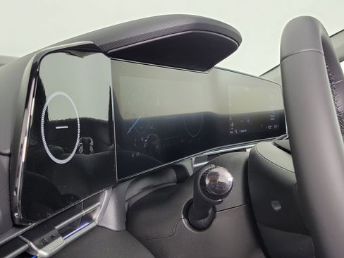 New 2025 Hyundai Elantra Limited image 13