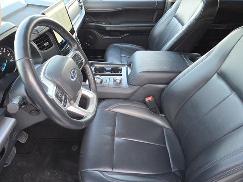 Used 2024 Ford Expedition XLT image 13