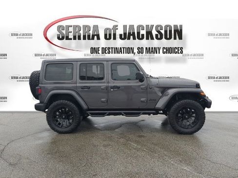 Used 2022 Jeep Wrangler Unlimited Sahara image 9