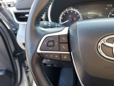 Used 2023 Toyota Highlander XLE image 28